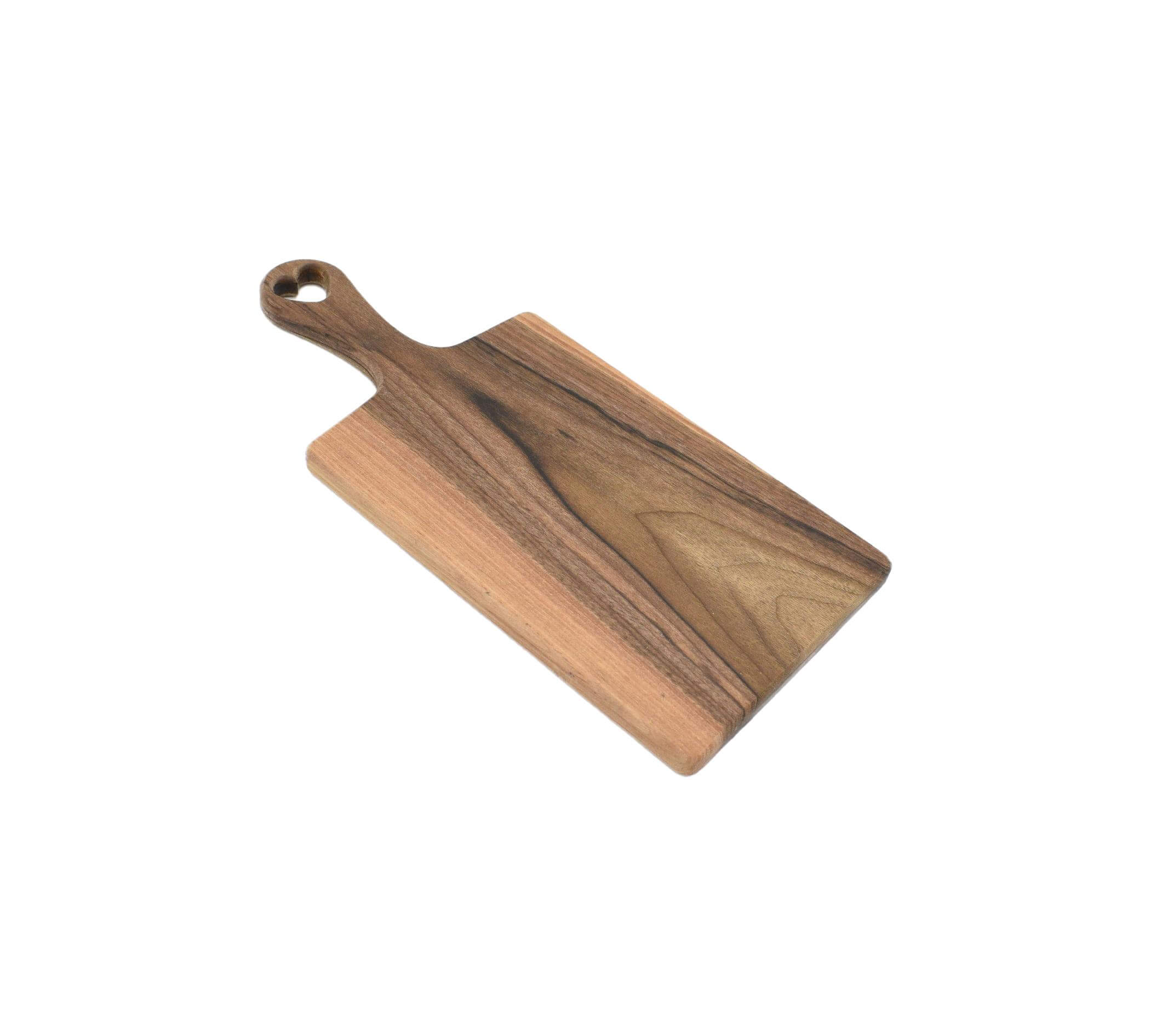 Schneidebrett aus Holz mit Herz